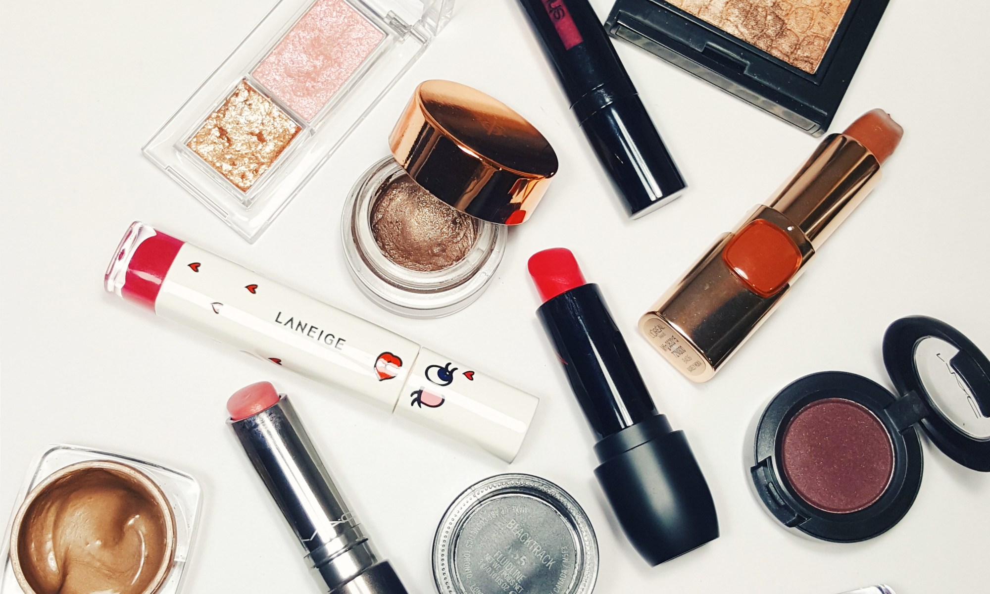 eyeshadow, bright lipsticks, neutral lipstick, makeup travel packing list, travel tips, makeup to take on vacation, holiday makeup