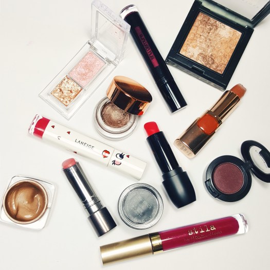 eyeshadow, bright lipsticks, neutral lipstick, makeup travel packing list, travel tips, makeup to take on vacation, holiday makeup