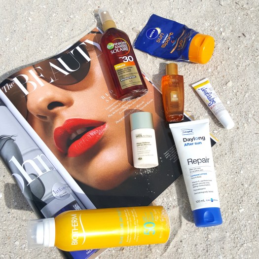 beach, beach beauty, beach essentials, beach accessories, beach bag, what to pack in your beach bag, sunscreen, sunscreen for the beach