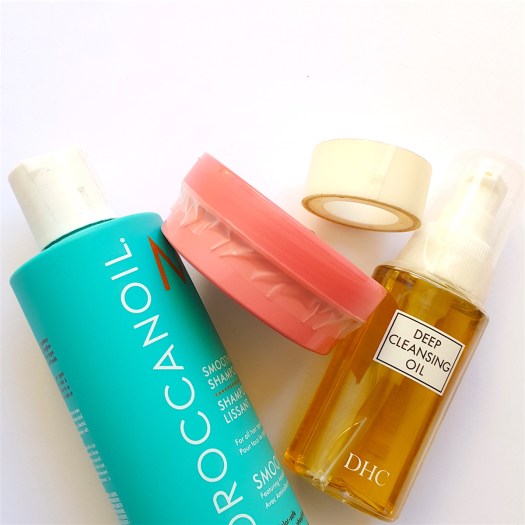 travel tips, packing tips, travel packing tips, beauty packing tips, how to pack your makeup, how to pack your skincare, how to pack makeup for travel 