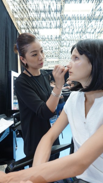Singapore Fashion Week, beauty tips, makeup tips, Ong Shunmugam, beauty backstage, backstage beauty, eye shadow tips