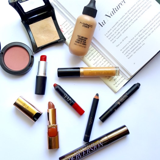 makeup, how to do your makeup like a French woman, French woman makeup essentials, red lipstick, mascara, highlighter