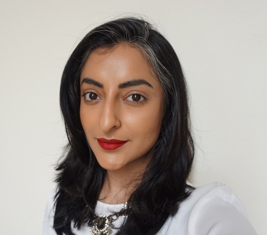 Fenty Beauty Stunna Lip Paint Uncensored review, liquid lipstick, red lipstick, matte red lipstick, perfect red lipstick for all skin tones, red lipstick for pale skin, red lipstick for medium skin, red lipstick for deep skin 